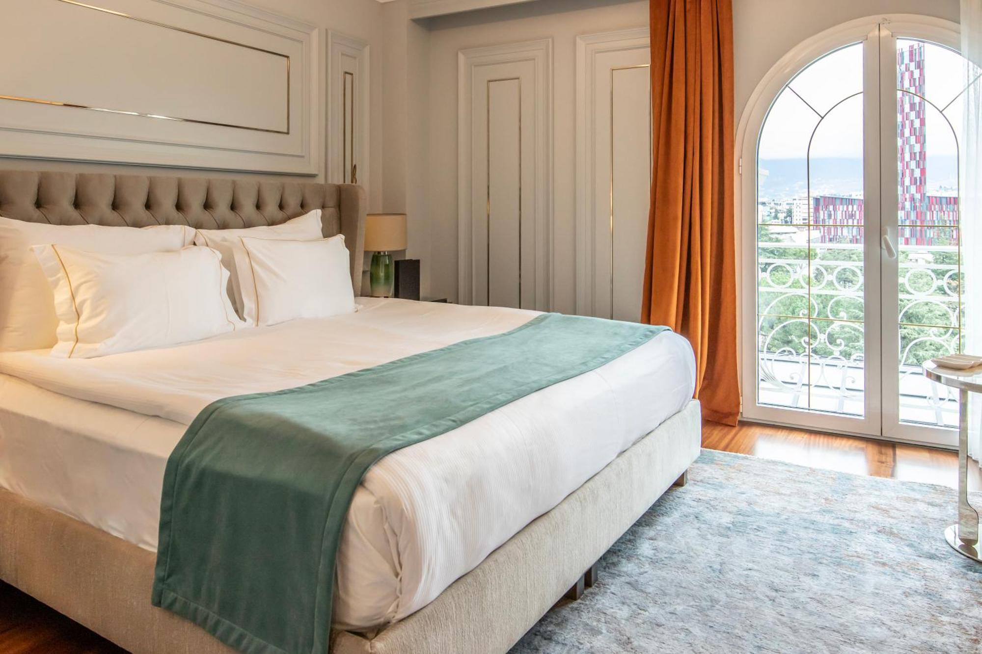 Xheko Imperial Luxury Hotel & Spa تيرانا المظهر الخارجي الصورة A bedroom at the hotel