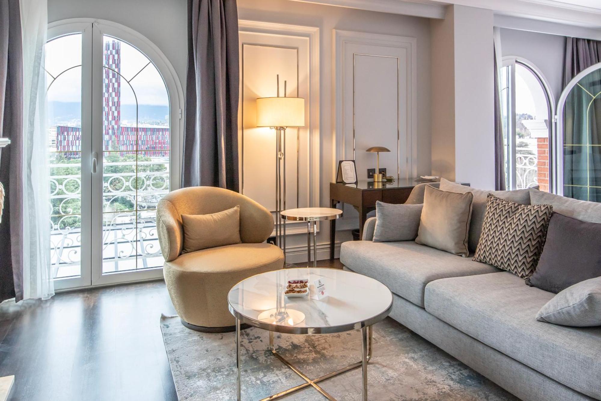 Xheko Imperial Luxury Hotel & Spa تيرانا المظهر الخارجي الصورة A living room at the hotel