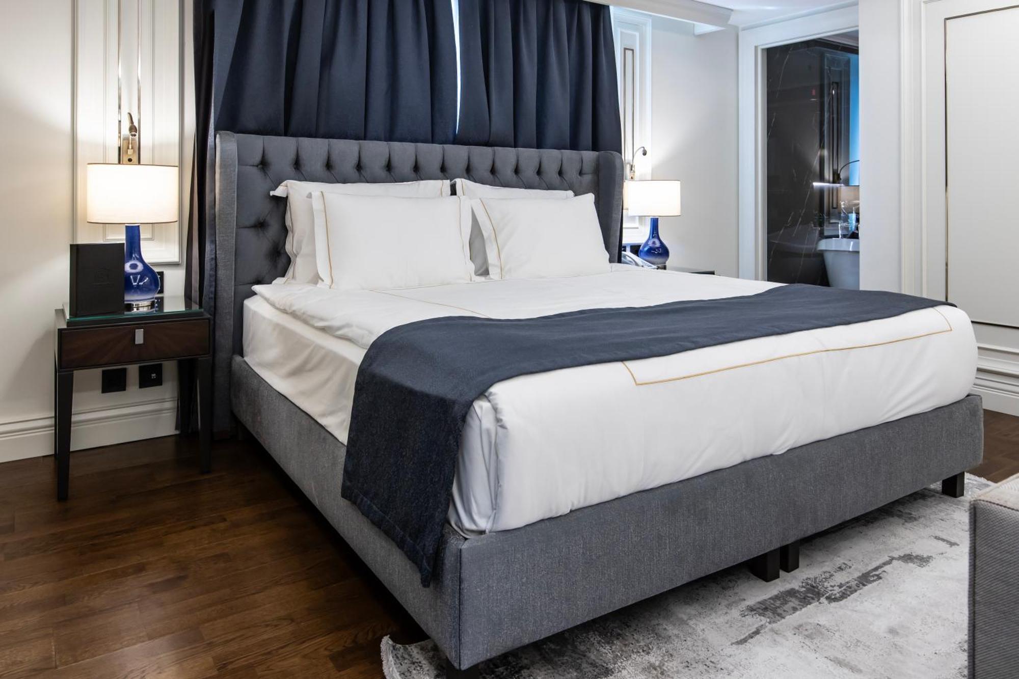 Xheko Imperial Luxury Hotel & Spa تيرانا المظهر الخارجي الصورة A bed
