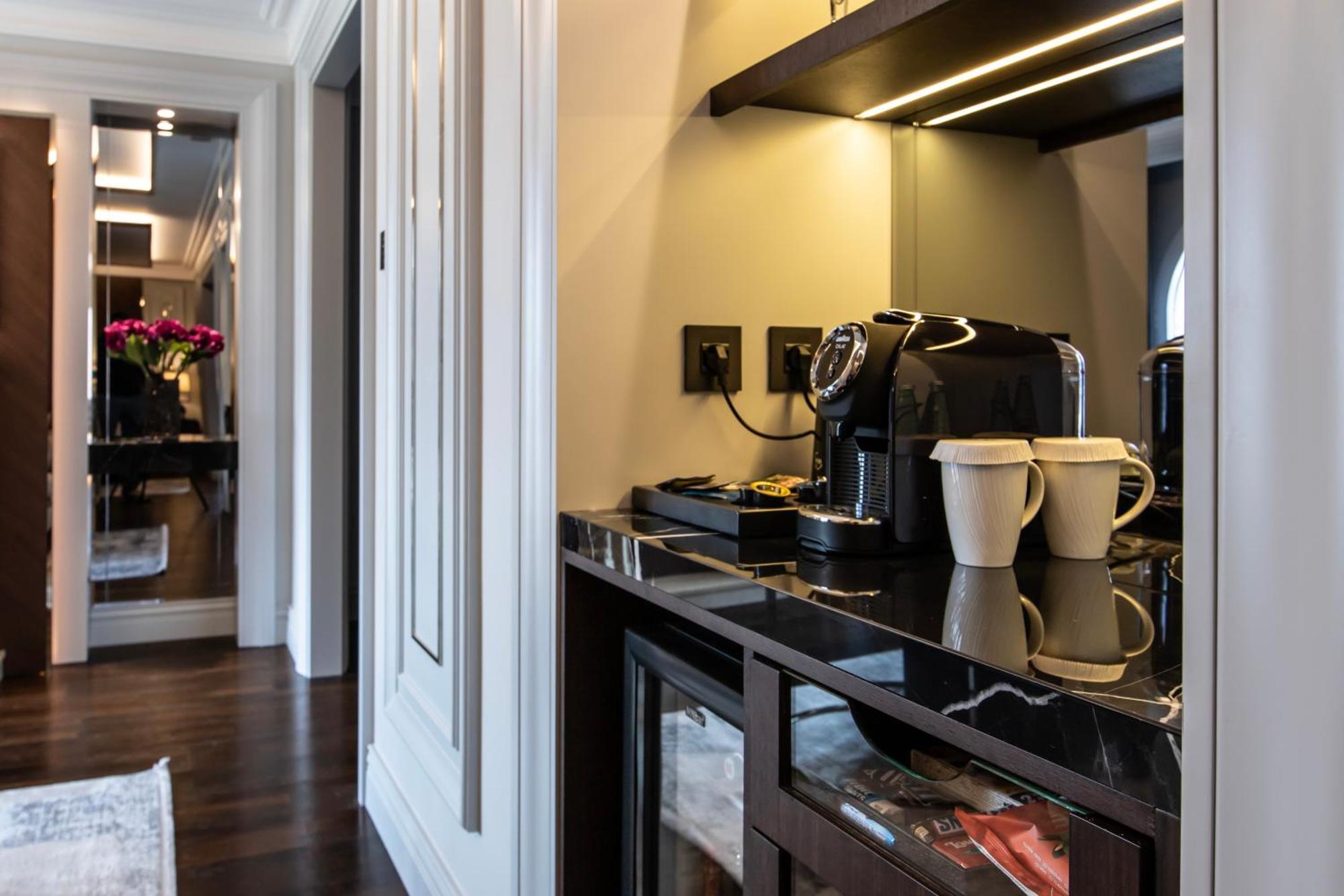 Xheko Imperial Luxury Hotel & Spa تيرانا المظهر الخارجي الصورة A Nespresso machine in a hotel room