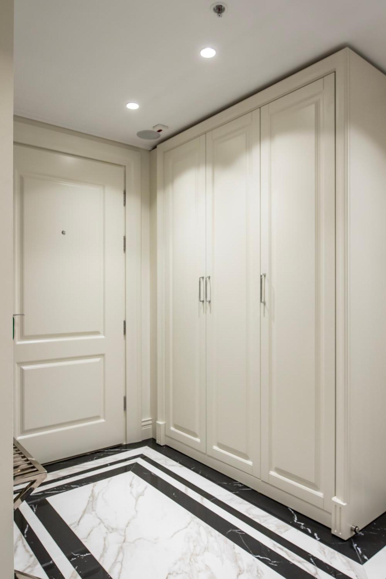 Xheko Imperial Luxury Hotel & Spa تيرانا المظهر الخارجي الصورة A wardrobe