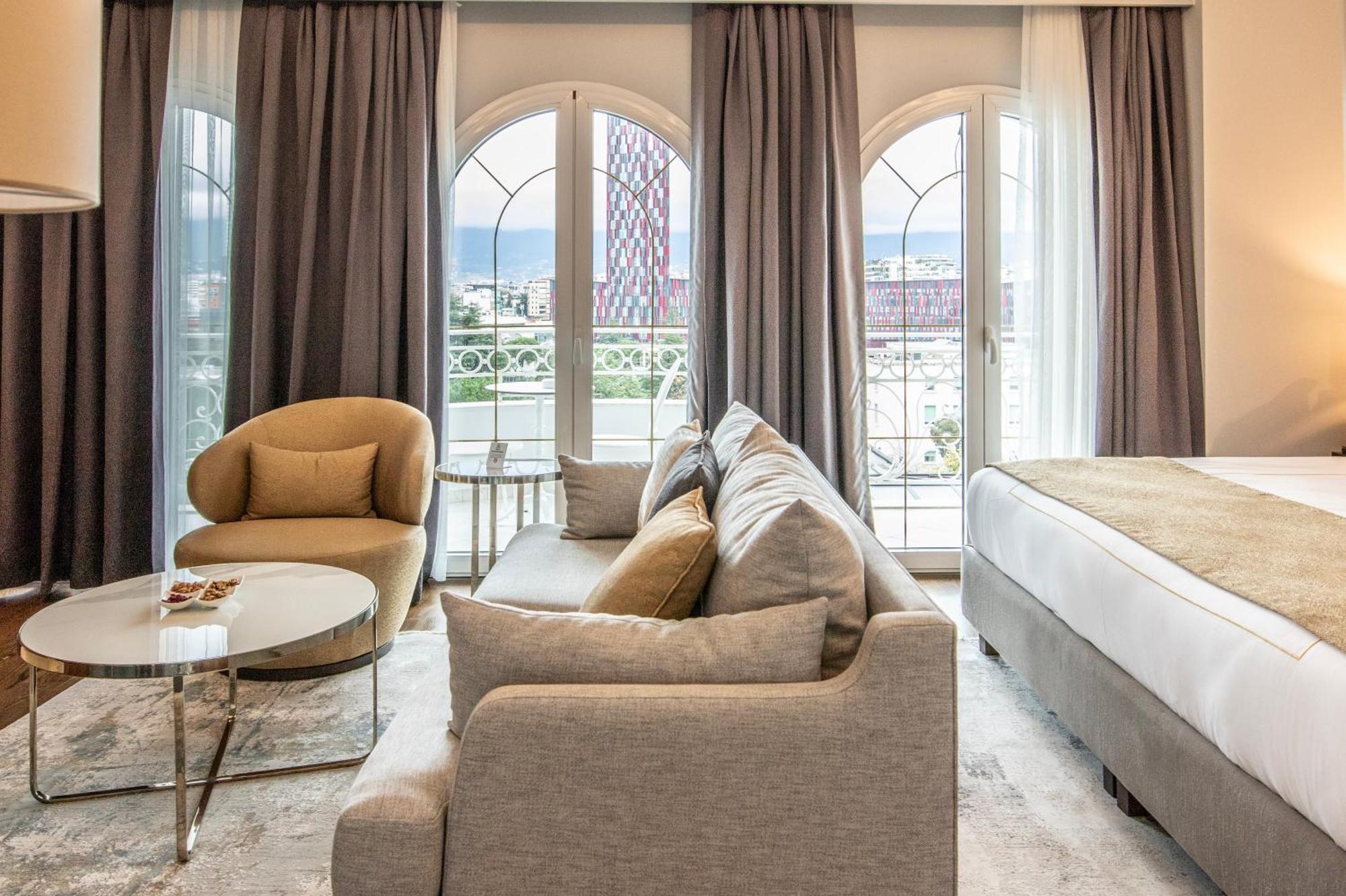 Xheko Imperial Luxury Hotel & Spa تيرانا المظهر الخارجي الصورة A suite at the hotel