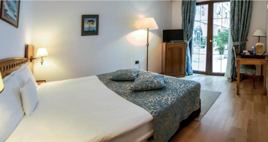 Xheko Imperial Luxury Hotel & Spa تيرانا المظهر الخارجي الصورة A room at the hotel