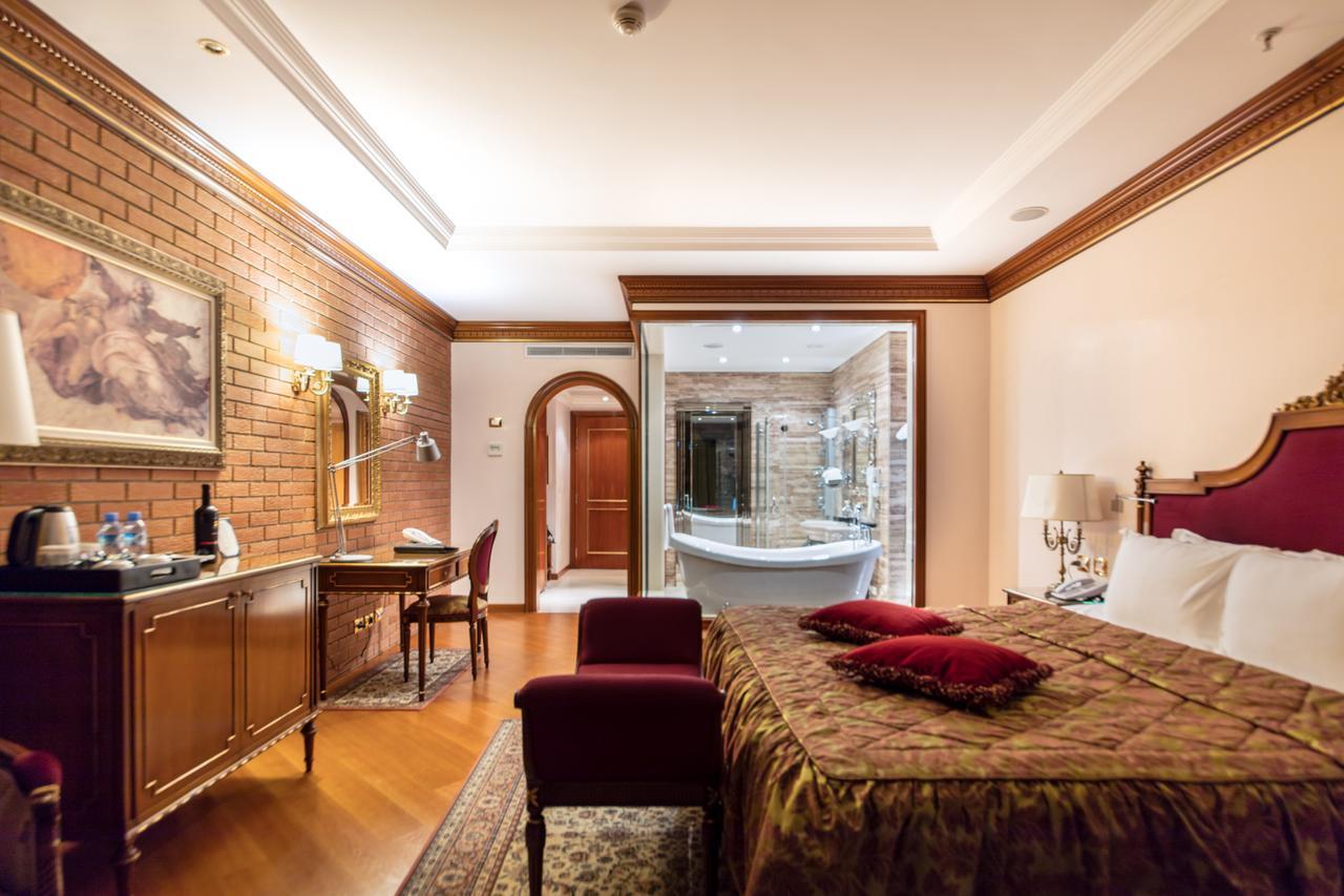 Xheko Imperial Luxury Hotel & Spa تيرانا المظهر الخارجي الصورة A room at the hotel