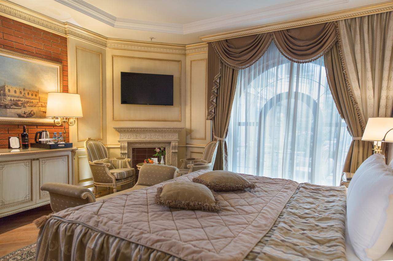 Xheko Imperial Luxury Hotel & Spa تيرانا المظهر الخارجي الصورة A bedroom at the hotel